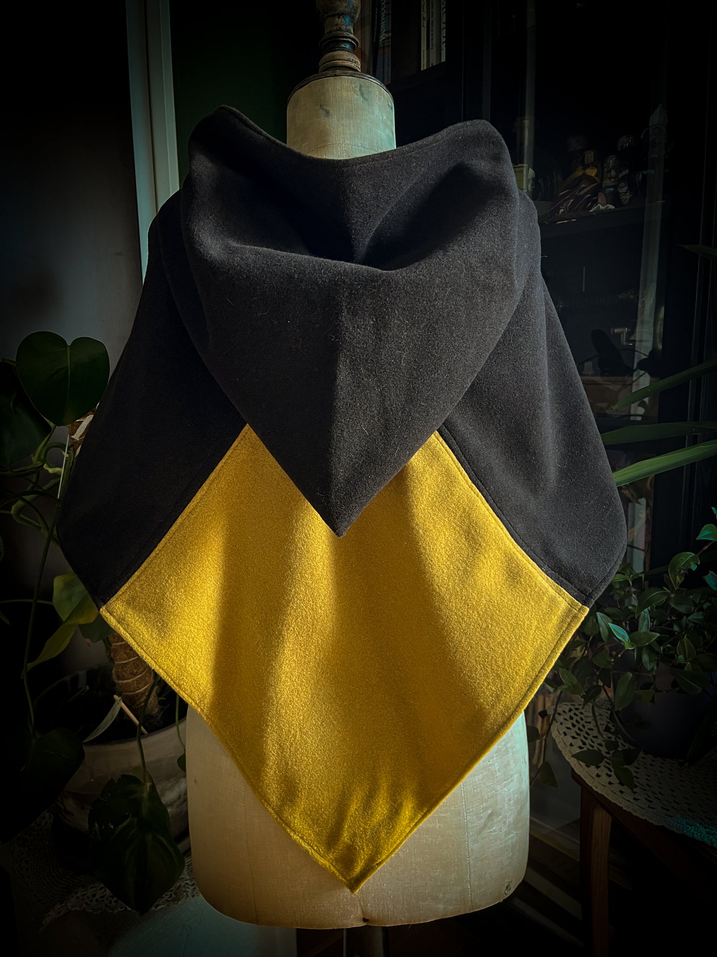 Scandinavian viking Skjoldehamn hood – yellow & brown wool