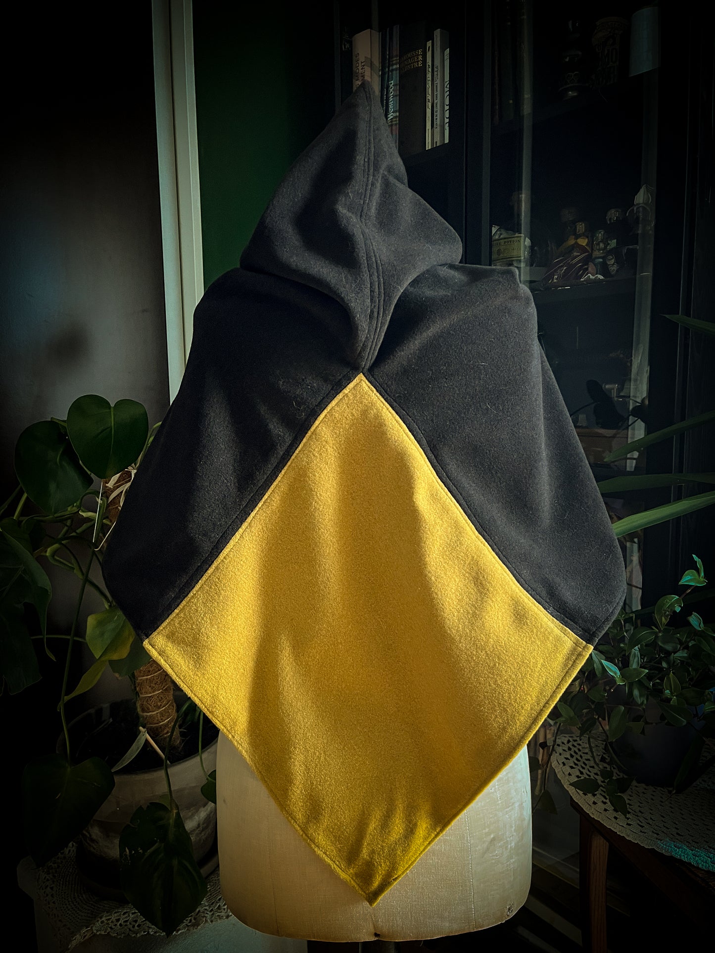 Scandinavian viking Skjoldehamn hood – yellow & brown wool