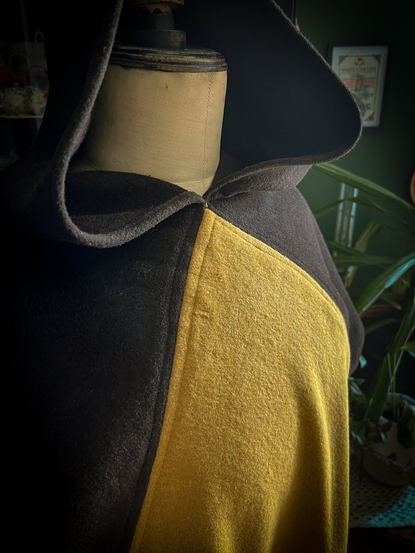 Scandinavian viking Skjoldehamn hood – yellow & brown wool